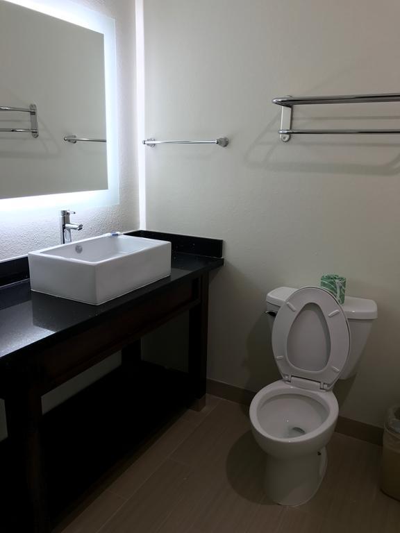 Americas Best Value Inn & Suites Spring / N. Houston Екстериор снимка